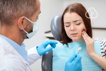Top 5 Signs You Need to Visit a Dentist Immediately (1)